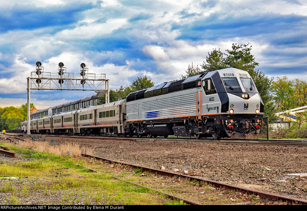 NJT 4032 on train 1223